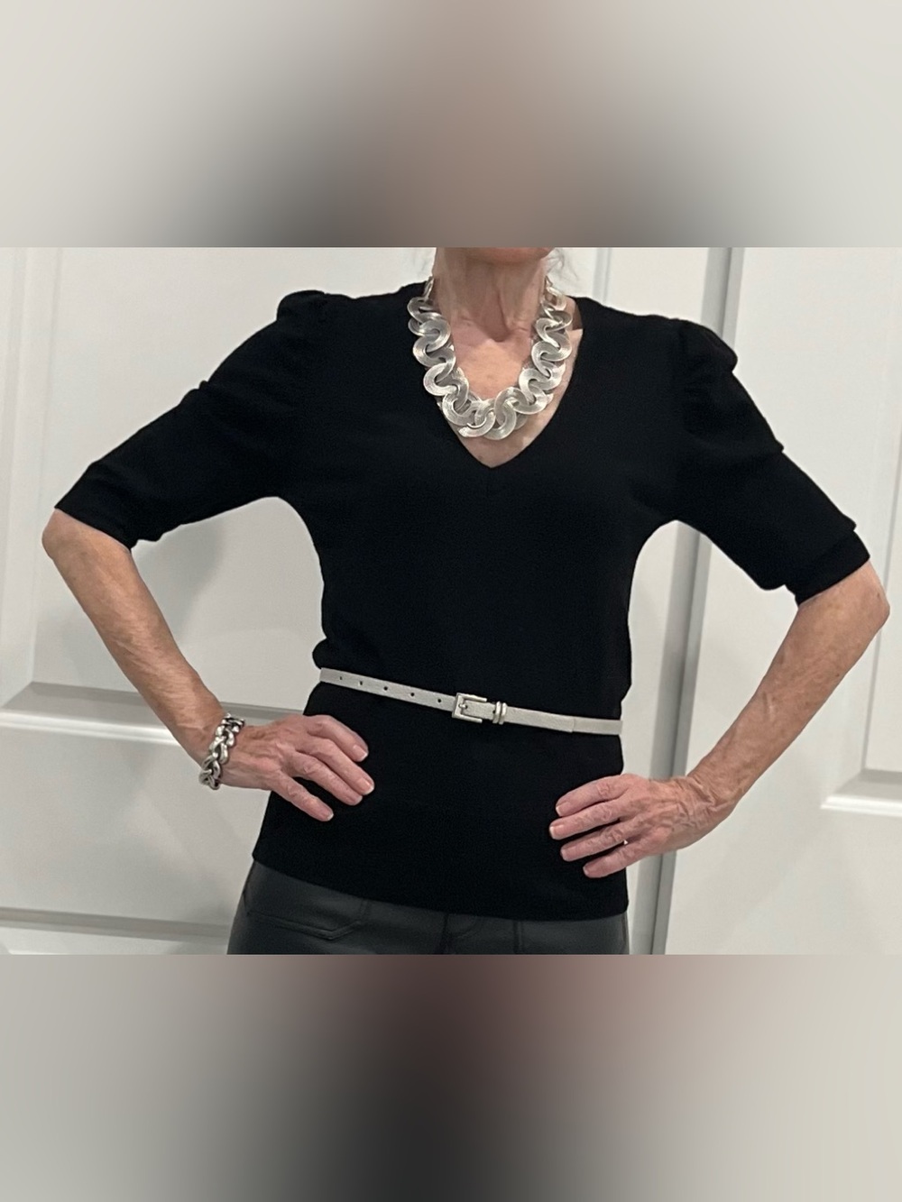 WHITE HOUSE BLACK MARKET V-Neck Pullover, Size XS, NWT